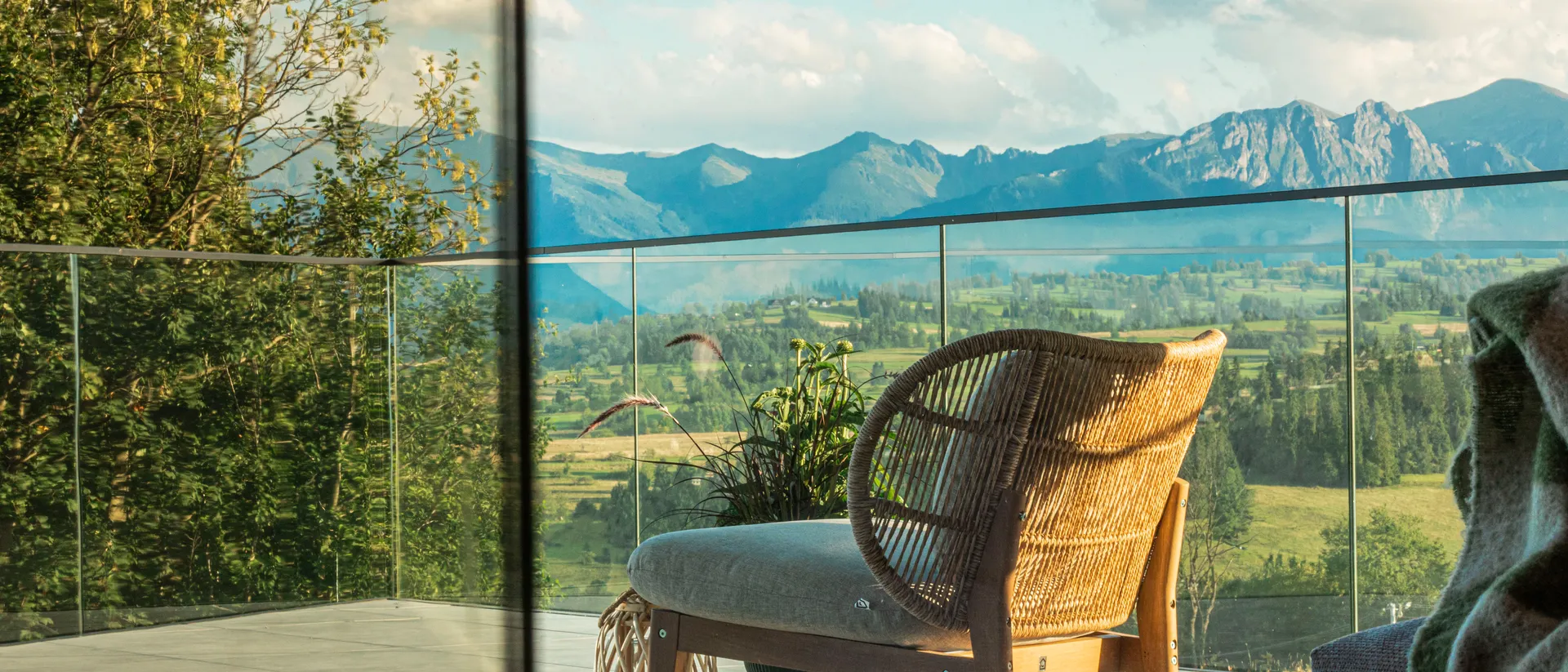 Balkon Grand Chalet z widokiem na Tatry